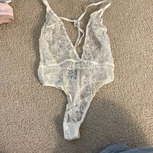Vs lace teddy